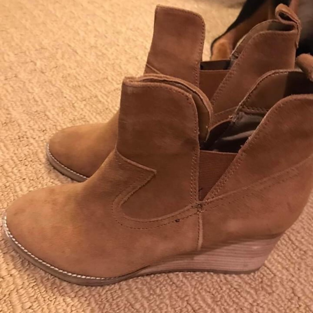 Blondo waterproof suede booties